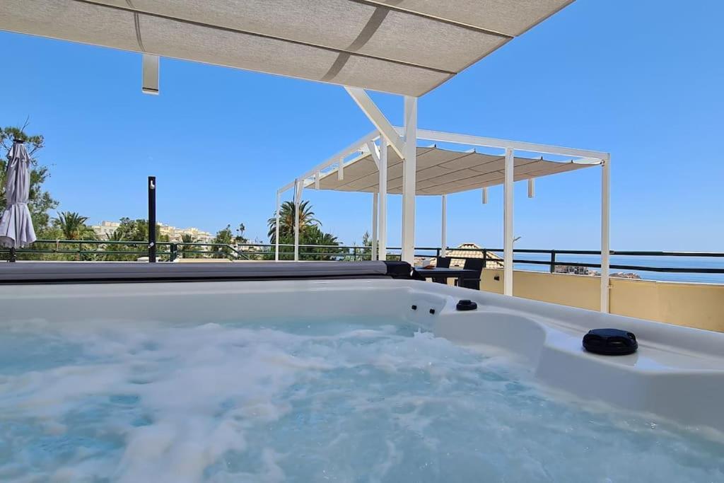 Apartmán Luxury Penthouse With Sea&Mountain Views & Hot Tub - Tranquility & Rest Benalmádena Exteriér fotografie