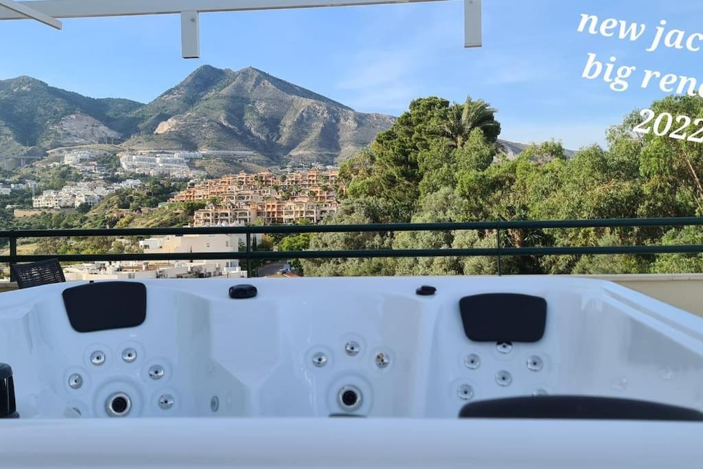 Apartmán Luxury Penthouse With Sea&Mountain Views & Hot Tub - Tranquility & Rest Benalmádena Exteriér fotografie